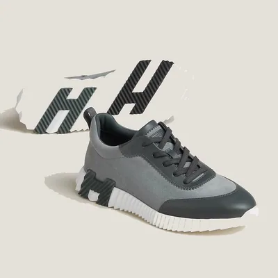 Sneakers Bouncing