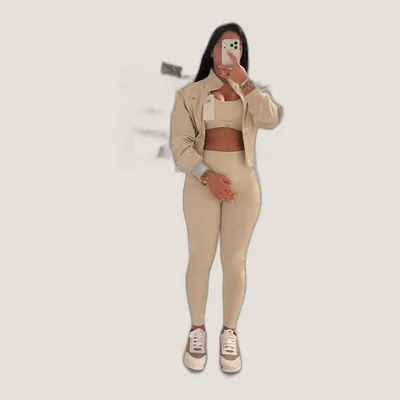Ensemble 3 Pièces Sport Femme ALO – Legging Taille Haute, Brassière & Veste Zippée ALO – Beige